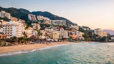 Việc nhẹ lương cực cao: Sống ở resort sang chảnh, bơi cùng cá mập, chơi dù lượn để nhận ngay 2,8 tỉ đồng