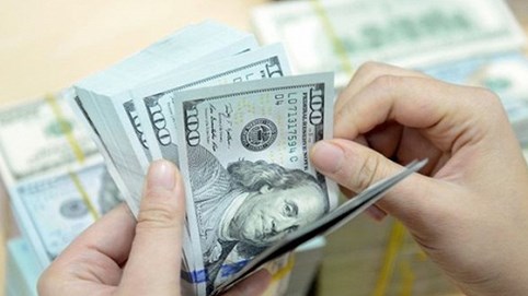 Vietcombank bán USD giá kịch trần, tỷ giá tiếp tục tăng