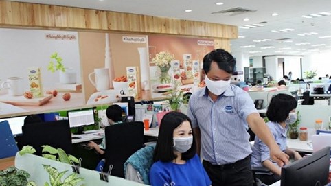 Vinamilk hỗ trợ 10 tỷ đồng để mua thiết bị y tế giúp phát hiện nhanh virus SARS-CoV-2