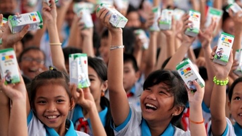 Vinamilk trao 76.500 ly sữa cho trẻ em tỉnh Vĩnh Long