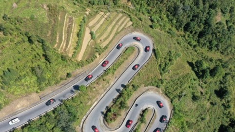 Đoàn xe “mắt hí” chinh phục những cung đường thách thức bậc nhất địa đầu Tổ quốc