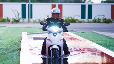 VinFast khánh thành nhà máy sản xuất và ra mắt mẫu xe máy điện thông minh