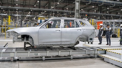 VinFast sản xuất thành công thân vỏ xe Lux SUV, chiếc ô tô 'made in Vietnam' đầu tiên sẽ xuất xưởng ngay tháng 3/2019