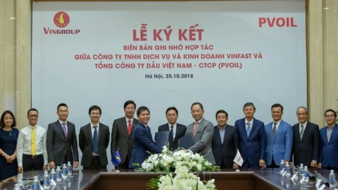 VinFast và PV Oil hợp tác triển khai trạm sạc và thuê pin cho xe điện