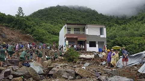 Vỡ hồ nước khu nhà ở cao cấp, 2 người chết, 1 người mất tích