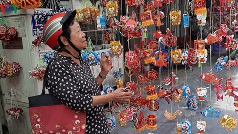 Thị trường Trung thu tại TP HCM dù giá cả ổn định vẫn vắng người mua