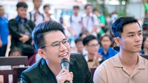 Vũ Mạnh Cường hào hứng khi làm giám khảo tìm học sinh thanh lịch