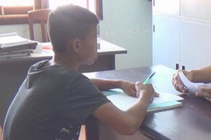 Vụ tạm giam người dưới 18 tuổi tại Bình Phước: Luật pháp nào coi hành vi thay đổi lời khai là 'cản trở điều tra'?