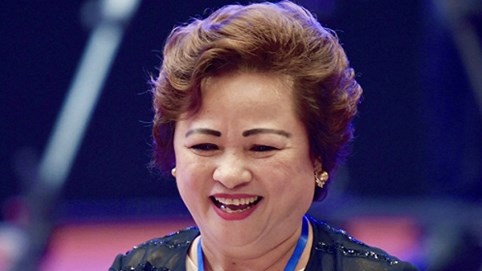 Vua hàng hiệu, bà chủ sân golf với tham vọng ngành dịch vụ hàng không