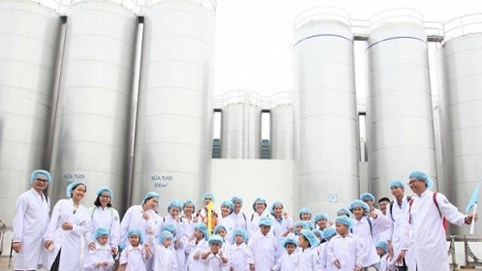 Vui hè 2018, bé cùng khám phá Siêu nhà máy sữa của Vinamilk