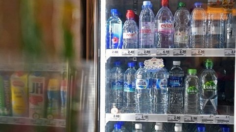 WHO sẽ kiểm định thêm trường hợp nước đóng chai bị cáo buộc nhiễm sợi nhựa siêu nhỏ