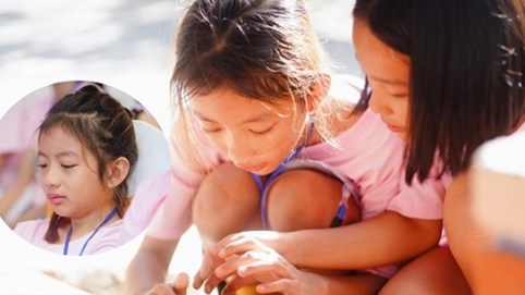 Xa bạn bè quốc tế, con gái Ngọc Diễm bật khóc