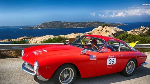 Xế cổ Ferrari ngao du trên đất Ý