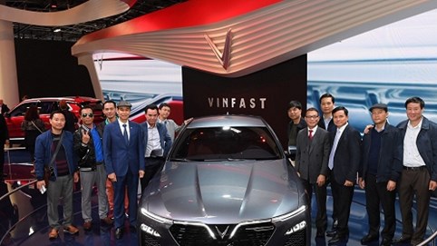 Xe thương hiệu Việt “hot” tại Paris, gian hàng VinFast nườm nượp khách thăm quan