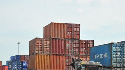 Xuất khẩu tăng tốc, Việt Nam xuất siêu trở lại