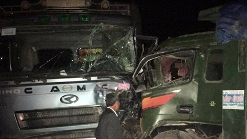 Hà Tĩnh: Tai nạn liên hoàn vì xe tải “rụng” bánh giữa đường