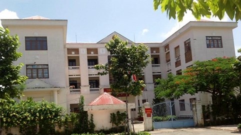 TP.Hồ Chí Minh: Cụ bà 81 tuổi dài cổ chờ tòa án quận 8 xử án hôn nhân