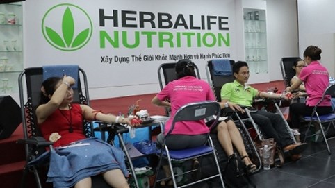 250 nhân viên Herbalife VN hiến tặng máu chào mừng ngày Hiến máu Thế giới