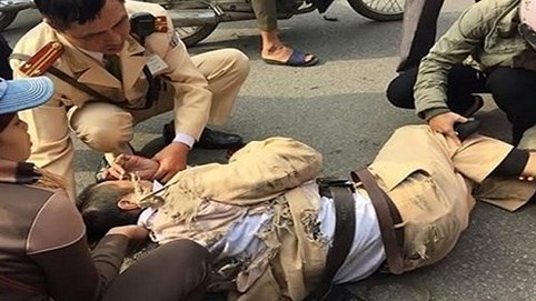 Có nên chặn xe vi phạm bằng mọi giá?