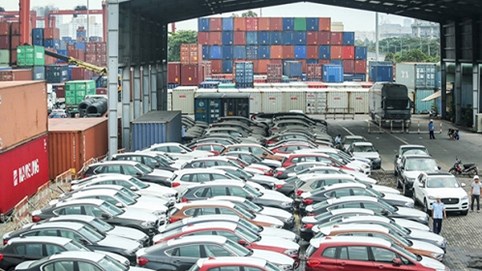 3 tháng cuối năm ôtô nhập về Việt Nam cao hơn 8 tháng trước cộng lại