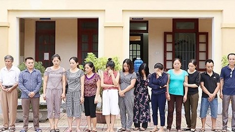 Bắt 7 phụ nữ trong đường đánh bạc bằng hình thức lô đề