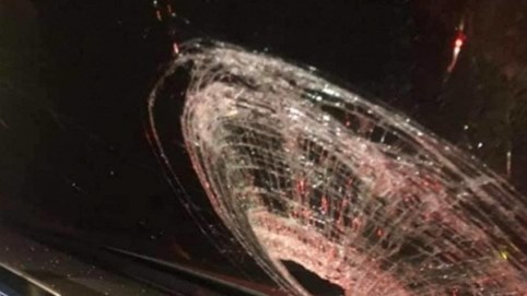 Nóng 24h qua: Ô tô bị ném đá trên cao tốc Hà Nội- Thái Nguyên, một phụ nữ bị thương