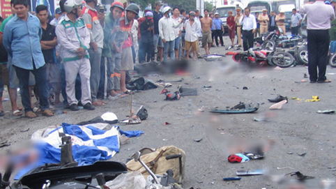 Sẽ khởi tố vụ tai nạn thảm khốc khiến ít nhất 20 người dừng đèn đỏ thương vong ở tỉnh Long An