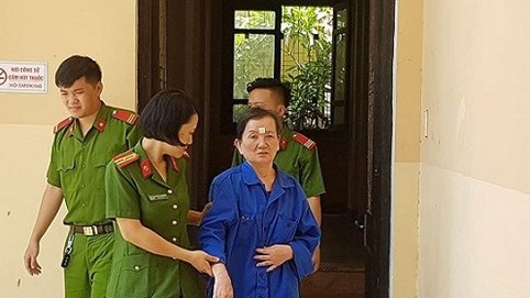 Nổ có “quan hệ” với lãnh đạo tỉnh, chiếm đoạt tiền xin việc của hàng chục người