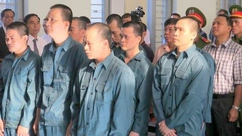 Đưa hối lộ và buôn lậu xăng dầu trị giá 2.000 tỷ, Giám đốc Công ty lĩnh 10 năm tù