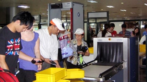 55.716 hành khách mang vật cấm lên tàu bay năm 2016