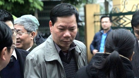 Các bị cáo đều có mặt tại tòa, trừ bác sĩ Hoàng Công Lương