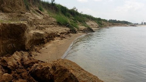 Quảng Nam: Báo động sông 'nuốt' nhà dân vì khai thác cát ồ ạt