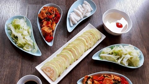 Rằm tháng 7 quán ăn chay tấp nập người ra vào nhưng ý nghĩa tục ăn chay tháng cô hồn là vì sao?