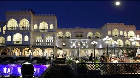 Ông chủ Khaisilk bán tòa lâu đài trắng ở Sài Gòn?