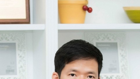 Người góp phần giữ trắng, sạch màu áo blouse