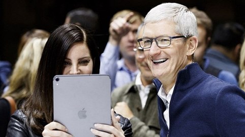 Vì sao Tim Cook mới chỉ đoán doanh số iPhone quý sau mà giá cổ phiếu đã tăng?