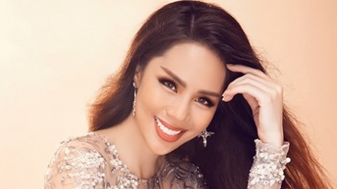 Á hậu Tố Uyên làm giám khảo Hoa hậu Doanh nhân Hoàn vũ 2017