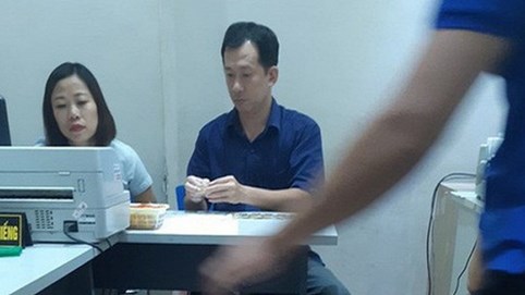 Giá vàng thất thường, người bán nhiều hơn người mua