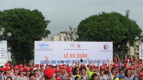 Hà Nội: Cựu học sinh PTTH niên khóa 91-94 ra quân bảo vệ môi trường