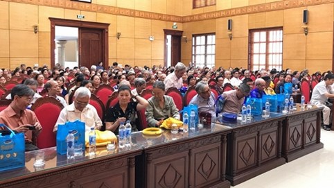 Vinamilk chăm sóc sức khỏe cho hàng ngàn người cao tuổi