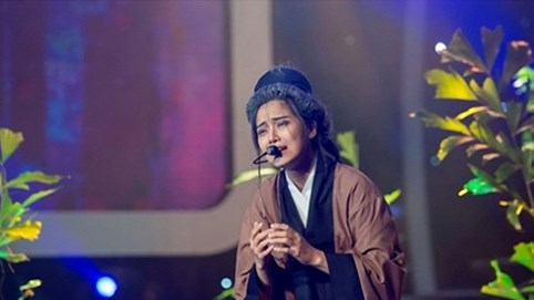 Ba giám khảo khen ngợi nức nở khi nghe Hoàng Yến hát cải lương