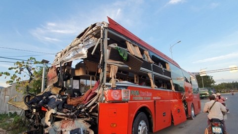 Cảnh báo giao thông nguy hiểm: Trong vòng 12h, liên tiếp 4 tai nạn nghiêm trọng, 65 người thương vong