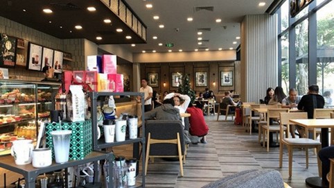 Bán đắt, bị ông chủ Trung Nguyên chê nhưng Starbucks Việt Nam vẫn bỏ xa nhiều đối thủ và ngày càng lãi