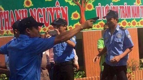 Bình Thuận: UBND Tỉnh yêu cầu làm rõ vụ còng tay, chĩa súng trong Trường mầm non