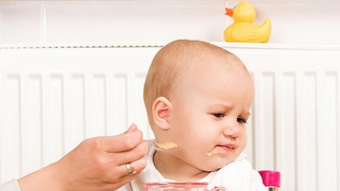 Con hết ê a ngậm cơm nhờ mẹ tìm đúng “thủ phạm” gây biếng ăn