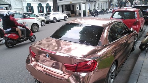 BMW 4-Series mui trần diện bộ cánh chrome vàng hồng đón Tết tại Hà Nội
