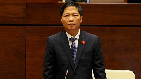 Bộ trưởng Công Thương xin lỗi về việc dùng xe công đón người nhà