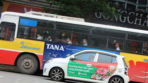 Bùng nổ thị trường quảng cáo trên ô tô cá nhân tại Việt Nam