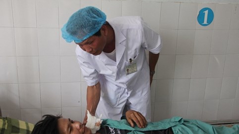 Quảng Nam: Cứu sống người đàn ông tự cắt cổ họng quyên sinh.