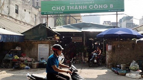 Chấm dứt các dự án biến chợ thành trung tâm thương mại